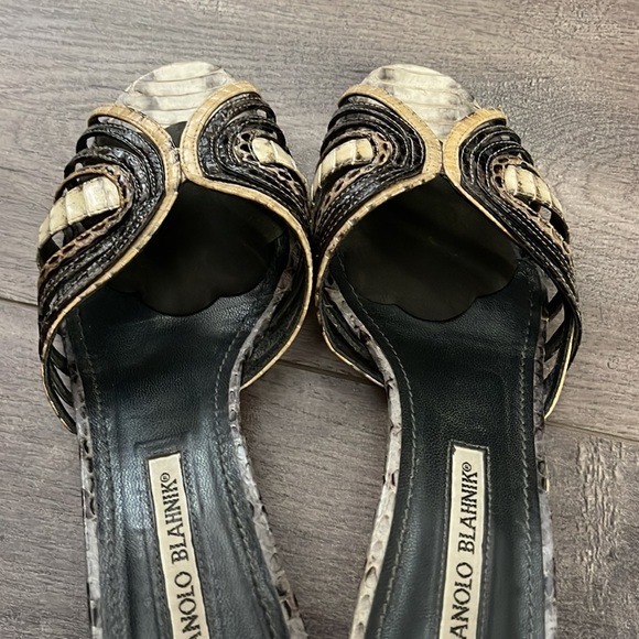 Manolo Blahnik kitten heels - Picture 3 of 4